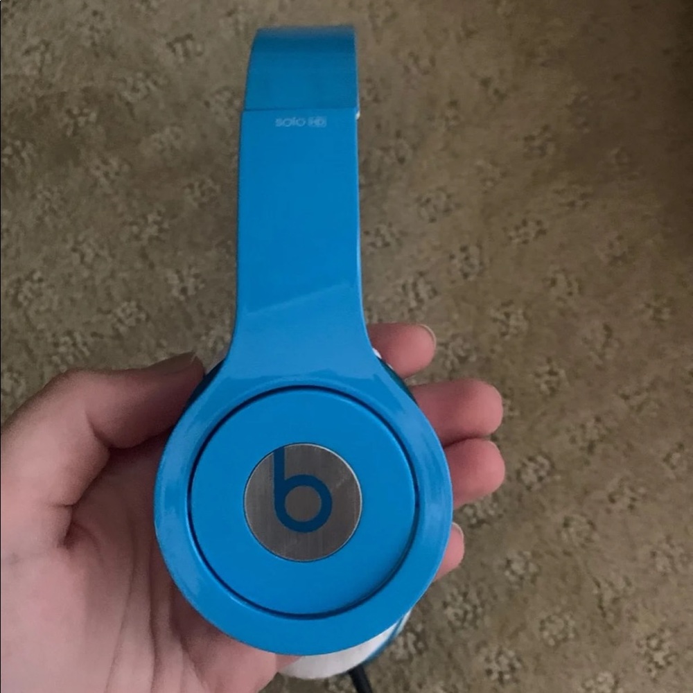 Beats by Dre blue headphones